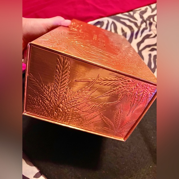 MELT “420 FOUR TWENTY” MAKEUP VAULT/ GOLD FOIL COLLECTOR BOX & GLASS ACCESSORY - Picture 14 of 14